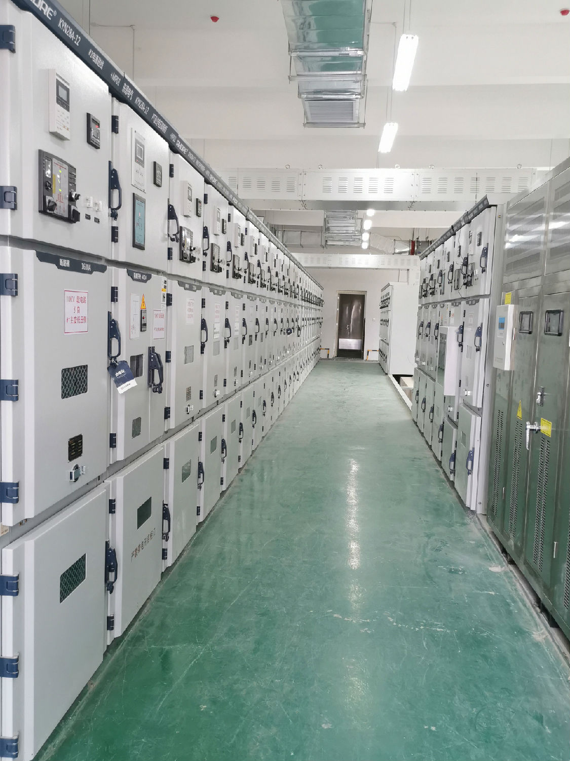 KYN28A-12鎧裝移開式中置柜 KYN28A-12鎧裝移開式中置柜