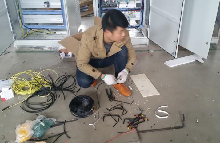 安徽得潤電氣技術(shù)有限公司，主營：高低壓開關(guān)柜，高低壓無功補(bǔ)償柜，消弧消諧裝置，自動化控制系統(tǒng)，綜保、儀表等，全國統(tǒng)一客服熱線：400-0551-777