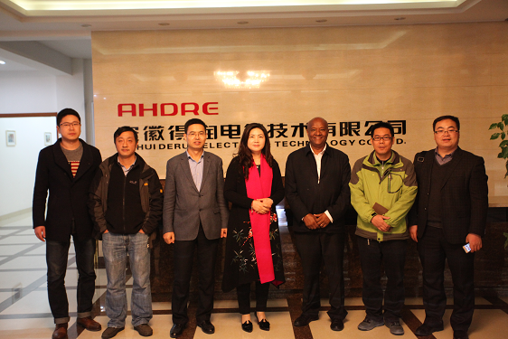 Amare Abay與得潤公司部分負(fù)責(zé)人合影留念 Amare Abay與得潤公司部分負(fù)責(zé)人合影留念