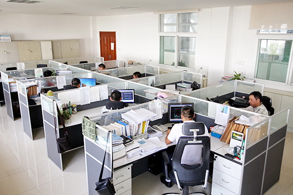 技術(shù)人員進(jìn)行圖紙?jiān)O(shè)計(jì).jpg 技術(shù)人員進(jìn)行圖紙?jiān)O(shè)計(jì).jpg