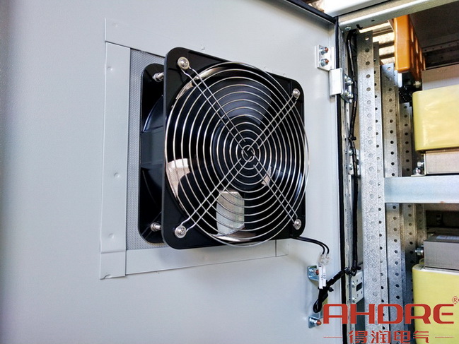 風(fēng)扇風(fēng)機(jī).jpg 風(fēng)扇風(fēng)機(jī).jpg