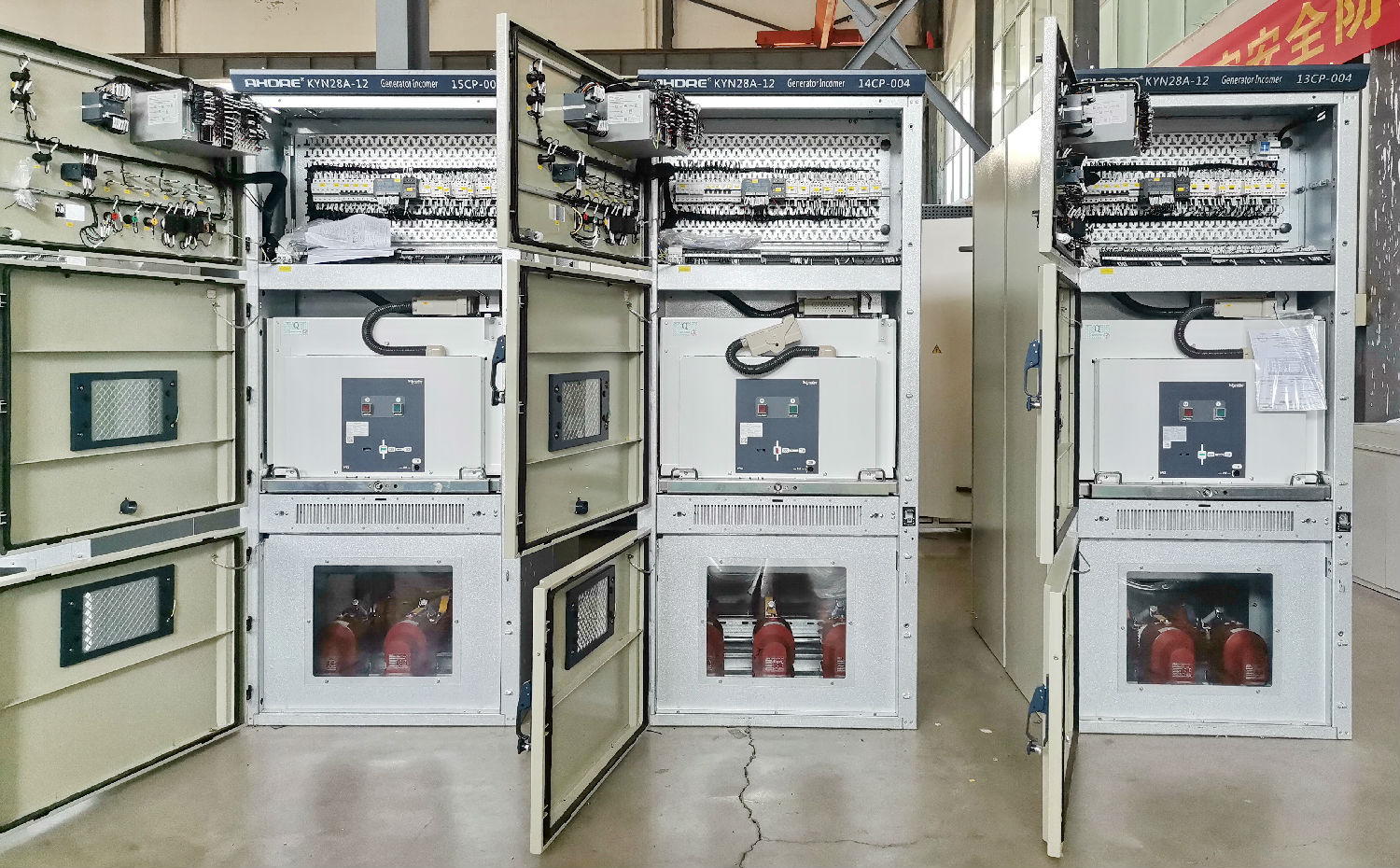 KYN28A中置式開關(guān)柜的斷路器室 得潤電氣 KYN28A中置式開關(guān)柜的斷路器室 得潤電氣