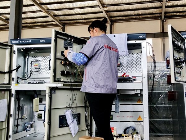 中置式開關(guān)柜生產(chǎn)圖 中置式開關(guān)柜生產(chǎn)圖